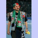 Ein Magdeburger Fan schaut nach der 34:54-Niederlage seines SCM entt�uscht nach oben zur Anzeigetafel.