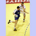 EM 2006: GER - FRA: Nikola Karabatic gegen Oliver Roggisch.