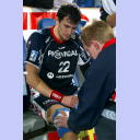 Marcin Lijewski wird verarztet.