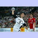 Frode Hagen tritt zu seinem letzten Siebenmeter in der Ostseehalle an.