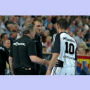 Serdarusic, Petersen und L�vgren besprechen sich.