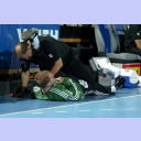 Andersson und Brandenburg machen Dehn�bungen.