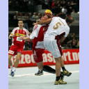 WM 2007: CZE - QAT: Jicha wird attackiert.