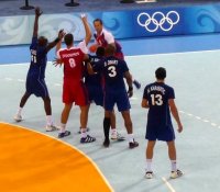 Spielszene - Nikola Karabatic in der Deckung.