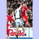 Daniel Kubes stoppt Gunnar Dietrich.