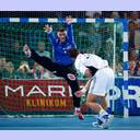 Momir Ilic beim Strafwurf gegen Enid Tahirovic.