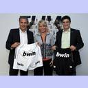 bwin-Direktor J�rg Wacker, THW-Gesch�ftsf�hrerin Sabine Holdorf-Schust und THW-Marketingleiter Marcel Klein.