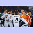 Jannick Boldt im Kreise des Teams.