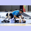 Jan Bock behandelt Rene Toft Hansen.