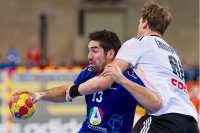 Nikola Karabatic gegen Sven-S�ren Christophersen.