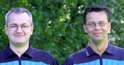    Matthias Dang und Thorsten Zacharias pfeifen am Sonnabend    in Flensburg.